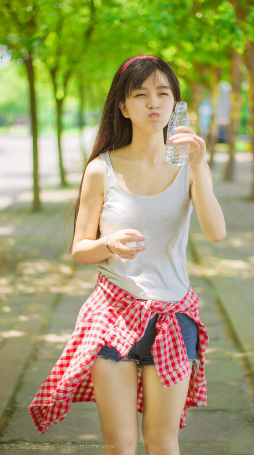 西甲焦点：巴萨4-2战胜巴伦西亚，莱万梅开二度，西甲巴萨4-0大胜