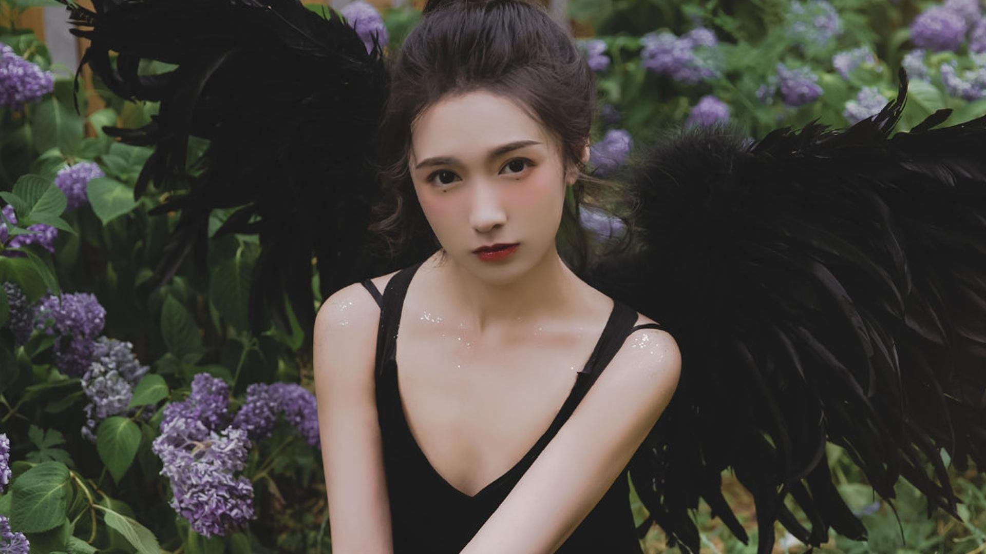 阿贾克斯重返荷甲巅峰,年轻球员表现出色,荷甲阿贾克斯今天比赛