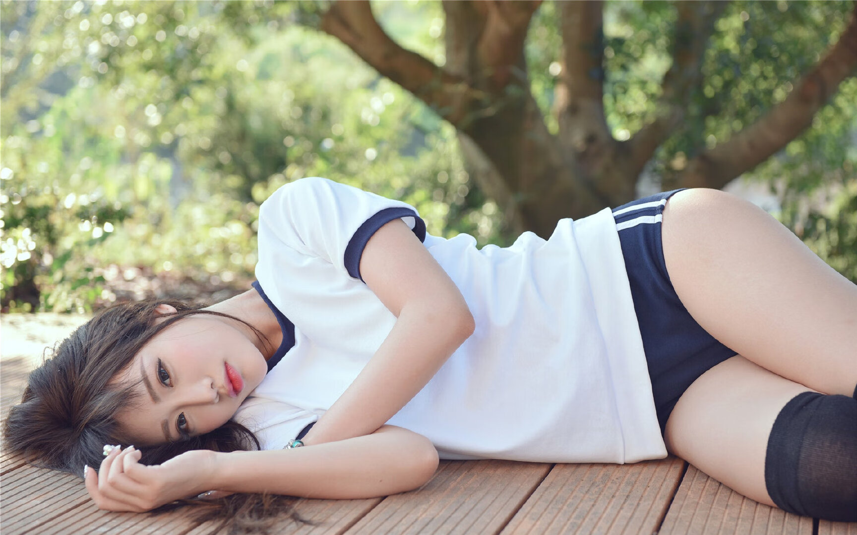 曼联在关键战役中取胜，追赶榜首位置